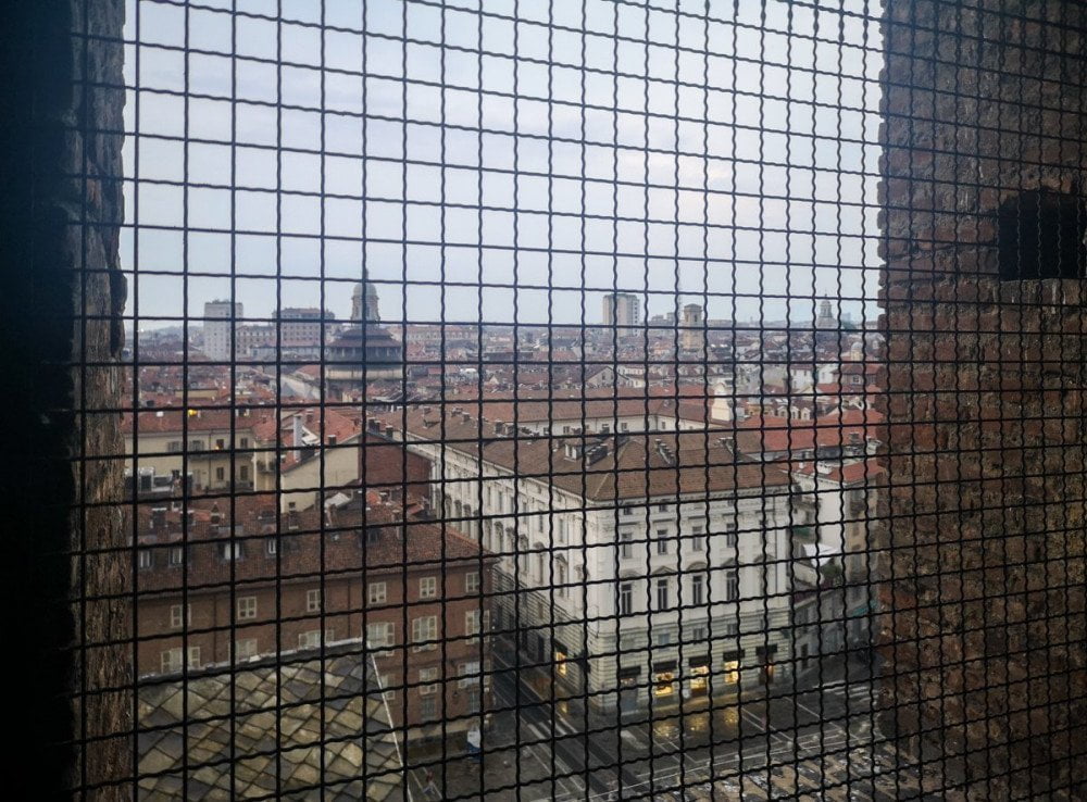 La vista su Torino dalle finestre della cella campanaria del Duomo di San Giovanni durante la visita guidata Torino Noir di Somewhere Tours & Events