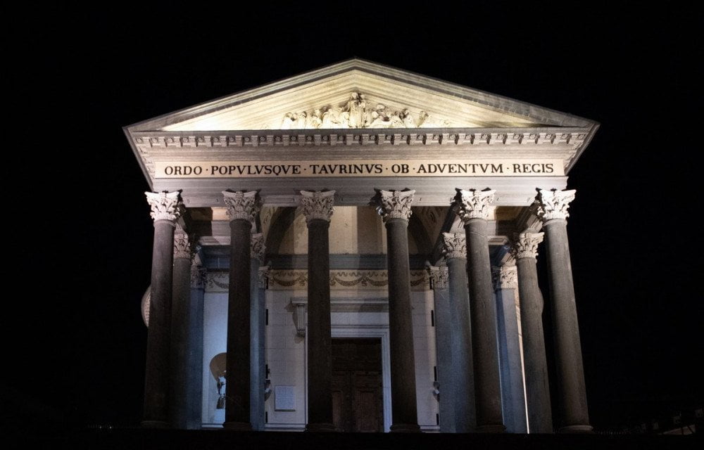 La chiesa della Gran Madre di Dio a Torino fotografata di notte