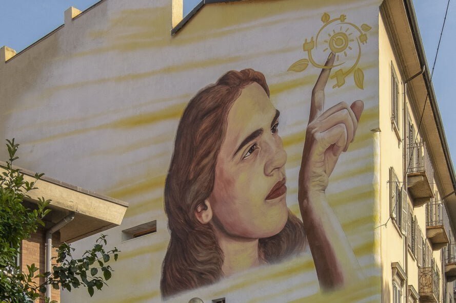 Murales Goal 7: Renewable Energy di Gerada a Torino per il progetto di arte urbana TOward 2030
