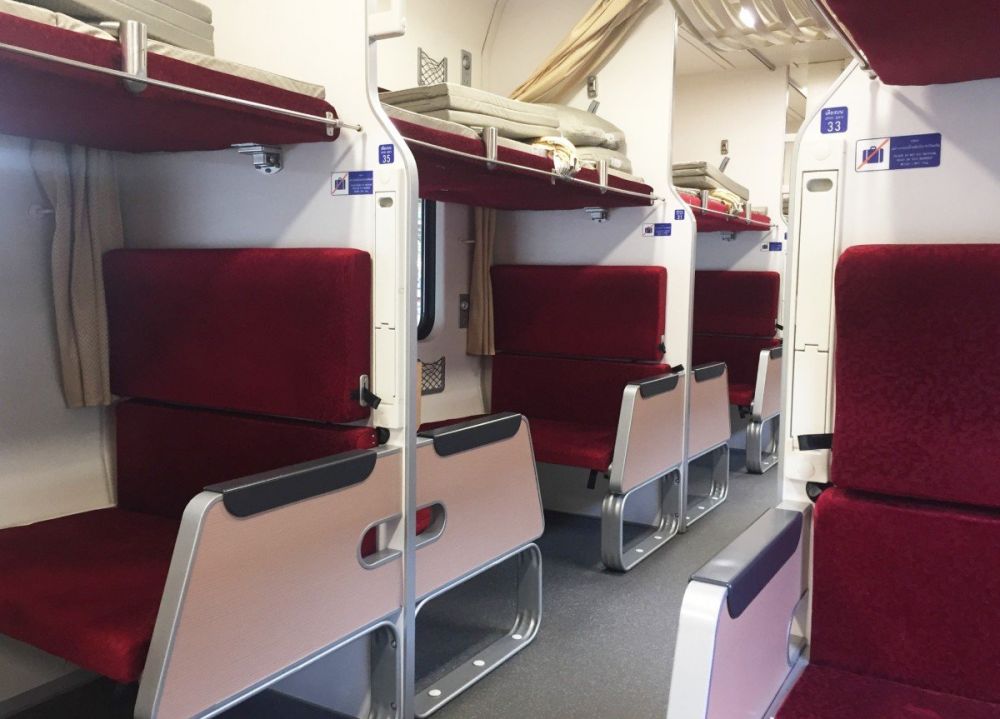 Interno del treno notturno da Bangkok a Chiang Mai in Thailandia