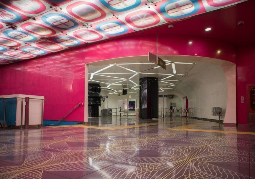 Atrio della fermata Università della metropolitana di Napoli