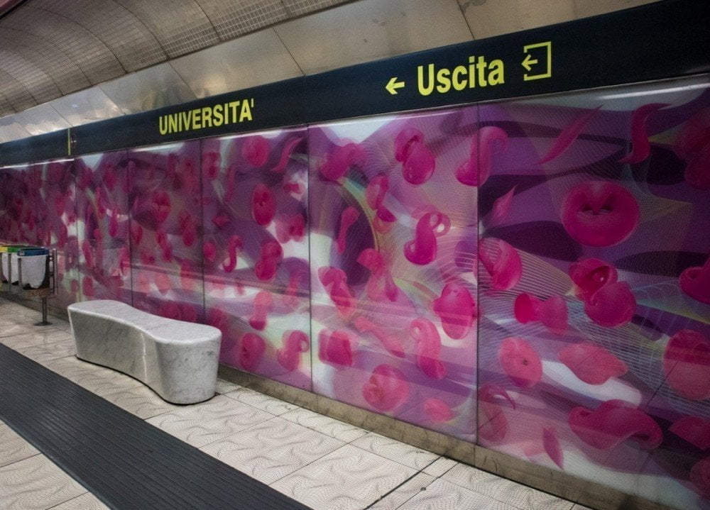 Banchina della fermata Università della metropolitana di Napoli